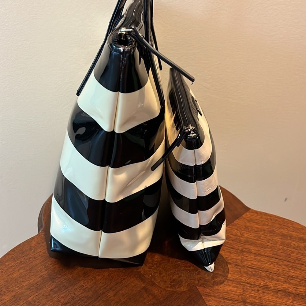 Kate Spade Vintage Striped duo shoulder bag & Zipper Pouch patent leather EUC - Picture 7 of 17